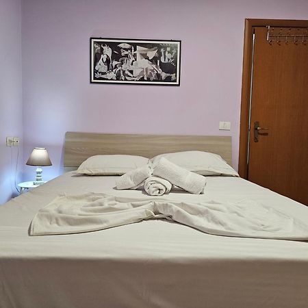Bral Apartments 8 Two-Bedroom Beachfront Durrës Zewnętrze zdjęcie