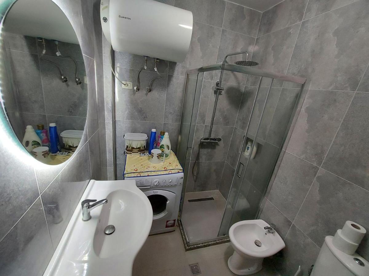Bral Apartments 8 Two-Bedroom Beachfront Durrës Zewnętrze zdjęcie
